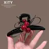 Presilha de Cabelo Vermelha com Pedras Estilo Coreano Nova e Fashion para Mulheres, Elegante Acessório de Cabelo com Decoração de Laço para a Parte de Trás da Cabeça, Presilha de Tubarão para Penteado Completo