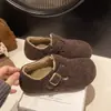 Zapatos tipo Birkenstock con forro de pelo todo incluido para mujer, nuevos zapatos cálidos de felpa de invierno 2026, zapatos de algodón, zapatos Birkenstock que aumentan la altura para mujer