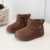 Botas de Neve Quentes de Pelúcia para Meninas 2026 Outono/Inverno Novo Estilo Sapatos de Algodão Estilo Britânico Retrô para Crianças Pequenas, Médias e Grandes Sapatos Peludos
