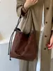 Bolsa de camurça estilo despojado, grande capacidade, nova coleção outono 2026, bolsa tote casual retrô, bolsa de ombro única