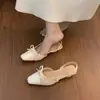 Temporada del Primer Encuentro: Elegantes sandalias de estilo francés de punta cerrada y tacón bajo para mujer, con corte lateral, estilo delicado, adecuadas para combinar con faldas, zapatos de estilo de hada para el verano