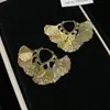 Brincos de Franja com Asa de Borboleta Vazada de Metal Retrô, Brincos de Luxo Leve e de Alta Qualidade, Design Único de Nicho, Brincos Versáteis para Mulheres