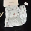 Pijama de Mujer para Primavera y Otoño, Algodón Nube, Rayas Finas Rosas, Cuello de Muñeca, Ribete Azul, Cárdigan, Manga Larga, Pantalones Largos, Conjunto Casual para Casa
