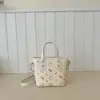 Bolso de Hombro Retro Texturizado Nuevo para Viaje Diario para Mujer, Versión Coreana con Remaches, Bolso Cruzado de Hombro Versátil Casual de Alta Gama con Estilo