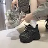 Tênis dad shoes femininos de sola grossa, versáteis e estilosos, tênis esportivos respiráveis, tênis de corrida retrô, que aumentam a altura, outono de 2026, leves e casuais