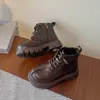 Botas Martin Estilo Britânico Infantil 2026 Novidades de Outono Botas de Cano Curto Versáteis Retrô para Meninas Botas de Motocicleta Botas de Couro