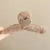 Presilha de cabelo de pelúcia de alta qualidade para outono e inverno para mulheres, versátil e fofa, presilha de tubarão para a parte de trás da cabeça, novo estilo coreano 2026, presilha de garra