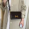 Bolsa de ombro para o dia a dia, bolsa transversal quadrada pequena, nova moda vintage 2026, estilo casual de outono, versátil e de nicho