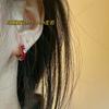 Dongju muy fácil de llevar hebilla de oreja mini microincrustada de circón rojo diseño de nicho pendiente retro versátil sensación