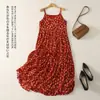 Foto Real de um Vestido Vermelho para Mulheres no Verão, Adequado para Viajar no Deserto de Xinjiang ou Usar na Praia, Vestido de Alça Longa