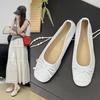 Sapatilhas de Bico Quadrado e Decote Baixo para Mulheres 2025 Primavera e Outono Novo Estilo Coreano Cor Pura Salto Baixo Confortáveis Casuais Slip-On