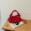 Shuai Mi Home 2026 nueva colección: un bolso de lunares elegante y único con un diseño plisado de moda, un bolso cruzado chic y un bolso de hombro retro de estilo coreano