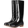 Botas de lluvia duraderas y resistentes a la abrasión con suela de goma para hombre, que ofrecen calidez, resistencia a ácidos y álcalis, un diseño de caña alta, construcción engrosada y características antideslizantes.. Estos son adecuados para uso industrial y de construcción, proporcionando protección impermeable.
