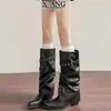 En stock 2026 nuevas botas largas negras vintage con tachuelas y punta para mujer, botas plisadas apiladas con caña ancha y diseño de tubo alto