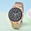 2025 Moda Serie Speedmaster Sol, Luna y Estrellas Conmemorativo Europeo Seis Pines Multifunción Cuarzo Reloj para Hombre Venta al por Mayor