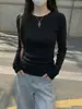 Camiseta básica de manga larga versátil de color liso para mujer, adecuada para primavera, otoño e invierno, corte ajustado para figuras petite, con forro polar añadido