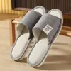 Pantuflas de lino para dormitorio de estudiantes femeninas, adecuadas para todas las estaciones, uso en interiores en casa, silenciosas, para parejas, con suelas suaves antideslizantes, hechas de algodón y lino, para hombres