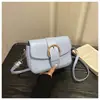 Bolsa Clipe de Couro Texturizado Feminina 2026 Verão Novo Estilo Moda para o Dia a Dia Design Simples Bolsa Quadrada Pequena de Ombro Cruzada Sob o Braço
