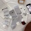 Meias Listradas Azuis e Cinzas de Cano Médio Estilo Japonês para Mulheres, Design de Desenho Animado Tendência, Algodão Penteado, Meias Estilo Coreano, Atacado
