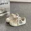 Zapatillas blancas de moda, con un estilo postapocalíptico, diseño de zapatilla de entrenamiento alemana y un look retro, casual y versátil para mujer, nueva colección otoño 2026