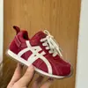 Sapatos Infantis Qqo 2025 Outono Novo Versátil da Moda com Solado Macio Sapatos Forrest Gump para Meninos e Meninas Tênis Esportivos Casuais