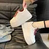 Zapatos Blancos de Suela Suave y Gruesa que Aumentan la Altura para Mujer 2026 Otoño Nuevos Versátiles Casuales de Plataforma Súper Calientes Transpirables Zapatos Deportivos