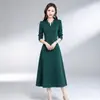 Vestido largo de color liso con manga larga para mujer, temperamento elegante para madre, primavera y otoño, transfronterizo, ancho, ceñidor de cintura, por encima de la rodilla, línea A