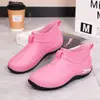 Zapatos de agua cortos, transpirables, de corte bajo y duraderos con suela antideslizante, adecuados para estudiantes; botas de lluvia a cuadros con suela suave; zapatos impermeables para hombre; casual y transpirable