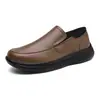 Zapatos de cuero tipo slip-on de talla extragrande transfronterizos para personas mayores, zapatos casuales de cuero de caña baja, zapatos de chef para hombre ligeros y de suela gruesa