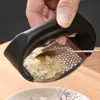 Aço Inoxidável 304 Manual Anel Alho Prensador Amassar Alho Pasta de Alho Artefato Amassar Alho Picado de Alho Doméstico Cozinha Ferramenta de Descascar