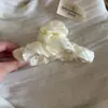 Presilha de cabelo pérola de tecido dupla camada para meio rabo de cavalo, grampo de cabelo elegante para mulheres, presilha tipo tubarão de tamanho médio para prender o cabelo no alto da cabeça, acessório de cabelo