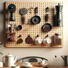 Estante de pared de madera maciza con tablero perforado para almacenamiento de herramientas de café, estante de exhibición de accesorios popular para rincón de café