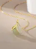Collar de perlas de imitación de jade Hetian con colgante de hoja, nicho, simple, lujo, diseño de microdiamantes, cadena para la clavícula