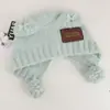 Bonito gorro de punto para otoño e invierno con un pequeño adorno de oso y pompón, hecho de felpa tipo oso de peluche, versátil, cálido y cubreorejas, haciendo que tu cara se vea más pequeña