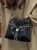 Bolsa de corrente com padrão de losangos para mulheres, novo design moderno e sofisticado de 2026, adequada para o dia a dia, bolsa de ombro, bolsa de axila, bolsa tipo balde fashion, bolsa transversal
