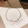 Pulseira Flor de Zircônia de Luxo Leve da Moda para Mulheres Nicho Design Exquisito Senso de Design Joia de Mão Versátil de Alta Qualidade Simples de Fada