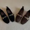 Sapatos Mocassins Quadrados Slip-On Estilo Retro Old Money Francês para Mulheres 2026 Inverno Nova Moda Fivela de Cinto Mocassins Baixos