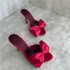 Sandalias elegantes de alta gama, nuevo modelo de verano europeo y americano, pantuflas sexys de tacón alto con lazo, punta abierta de satén, sandalias encantadoras de una sola tira
