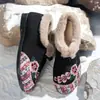 Sapatos de Algodão com Saltos Bordados, Sapatos Peludos para Meia-Idade e Idosos, Estilo Étnico Quente, Confortáveis Sapatos de Algodão Macios com Solado Flexível para Mães, Personalizáveis