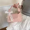 Bolsos de Diseño de Nicho para Mujer 2026 Nueva Moda de Verano Bolso Cruzado Estilo Coreano Bolso Pequeño Cuadrado de un Solo Hombro Debajo del Brazo Venta al por Mayor