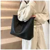 Bolso de Mano Elegante para Viajes Diarios 2025 Otoño e Invierno Nuevo Versátil Estilo Coreano Bolso de Hombro y Axila Bolso Tote Elegante