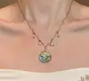 Collar Transfronterizo Nuevo Estilo Punk Resistente con Colgante de Fresas y Mariposas, Cadena para Clavícula Exagerada con Colgante de Flores y Estallido Estelar de Moda y Único