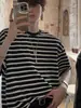 Camiseta Listrada Preto e Branco de Manga Curta para Homem, Elegante de Alta Qualidade, Manga Meia-Manga, Tendência de Verão, Retro Americano, Gola Pequena, Manga de Quarto