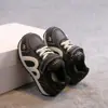 Zapatillas Deportivas Casuales para Niños 2026 Nuevo Estilo Felpa Adicional Temporada Otoño e Invierno Suela Suave Zapatos de Entrenamiento Alemán Unisex para Niños Ligeros Zapatos Forrest Gump