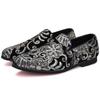 Sapatos Casuais Masculinos Bordados de Grande Tamanho para Uso Externo Transfronteiriços Verão 2022 Novo Respirável Cano Baixo Biqueira Moda Nacional