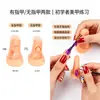Modelo de simulación de tablero de exhibición de dedos falsos para principiantes en la práctica del arte de uñas.