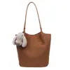 Bolsa Tote de Textura Premium para o Dia a Dia, Modelo Saco para Mulheres, Nova Tendência Moda Inverno 2025, Bolsa de Ombro Único Retro Tendência