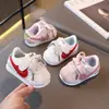 Novidade da Primavera de 2026, Sapatos de Bebê para Meninas, Sapatos para Crianças Pequenas com Sola Macia, Sapatos Esportivos e de Lazer para Meninos Pequenos Forrest Gump
