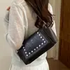 Bolso de Axila para Mujer, Nuevo Tendencia Verano 2026 Exquisito Versátil de Gama Alta para Viajar al Trabajo Bolso de Hombro con Remaches, Bolso Cuadrado Pequeño