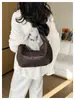 2026 Nueva Bolso Cruzado Elegante Versátil de un Solo Hombro Bolso Tipo Dumpling con Patrón Tejido de Moda Bolso Casual Retro de Gran Capacidad para Mujer